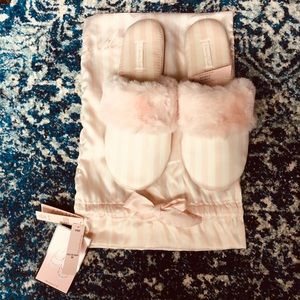 NWT Victoria secret pink slippers M